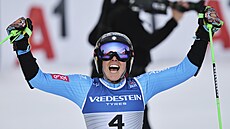 Federica Brignoneová slaví triumf v ob�ím slalomu.