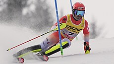 Loic Meillard ve druhém kole mistrovského slalomu.