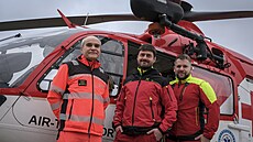 Posádka: Pilot Jaroslav Braun, léka David Koudelka a záchraná Petr Jao...