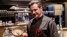 V nové komedii Kdy� se zhasne hraje mimo jiné Vojta Kotek.