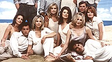 Hv�zdy seriálu Melrose Place. Here�ka Kristin Davisová vlevo dole