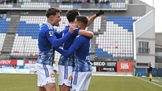 Olomou�tí fotbalisté slaví gól do sít� Pardubic, vst�elil ho Ji�í Spá�il...