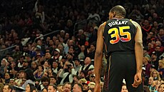 Kevin Durant práv� zapsal 30 000. bod v NBA.