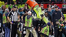 Nick Sirianni, hlavní trenér Philadelphia Eagles, je oslavován za triumf v...