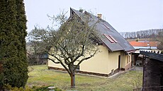 D�m ve Vonoklasech vyrostl na troskách sho�elého obydlí Jelínkových. Studna je...