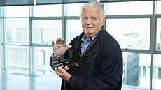 Re�isér Hynek Bo�an p�ebírá Cenu TýTý Týdeníku Televize za dlouhodobý p�ínos...