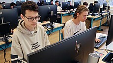 Kybernetický polygon zízený v bývalém editelském byt má poítaovou sí...