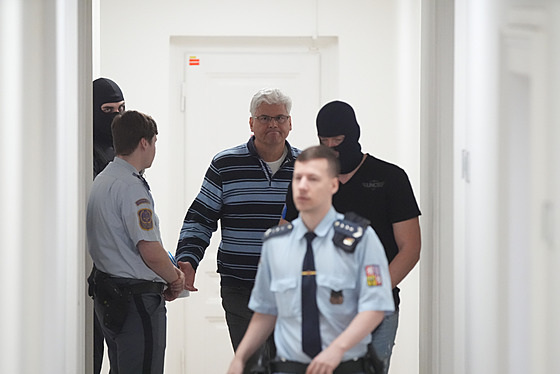 Ex�editel motolské nemocnice Miloslav Ludvík u soudu. (26. února 2025)