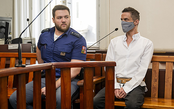 Martin Schwarz u soudu, kde elí obalob z brutální vrady v Kunraticích. (24....