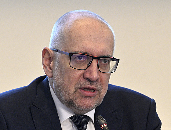 Ministr �kolství Mikulá� Bek na tiskové konferenci k p�ijímacímu �ízení na...