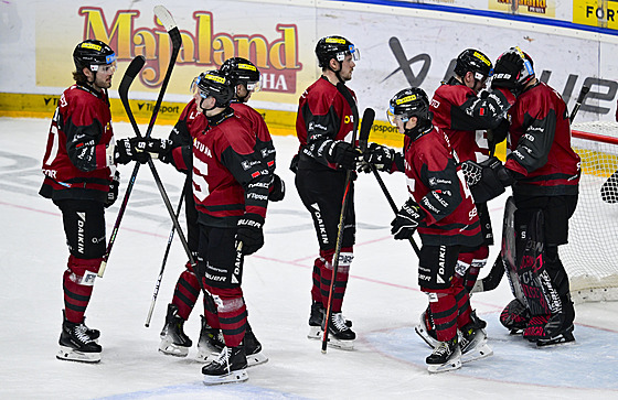 Hrá�i Sparty se radují z vít�zství nad Litvínovem.