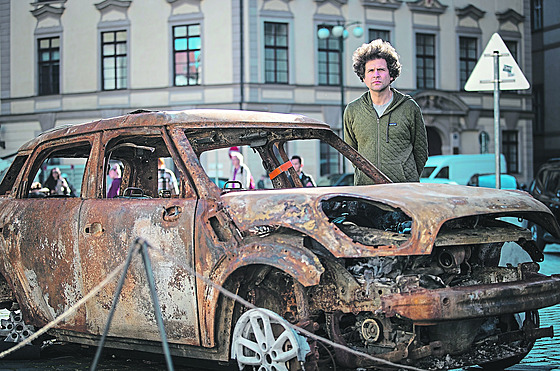 Designér ped temi lety vytvoil v rámci festivalu Signal instalaci, která...