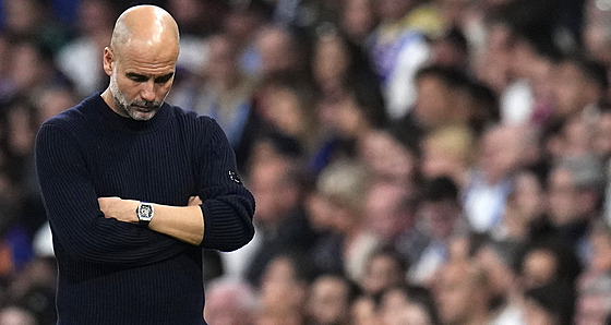 Zklamaný Josep Guardiola, trenér Manchesteru City, b�hem utkání Ligy mistr� na...