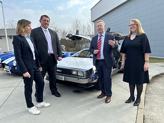 Zleva: Obchodní editelka spolenosti Microsoft pro oblast kolství ve stední...