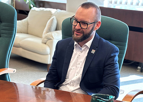 Petr Holba prosazuje progresivní metody u fyziologických porod�