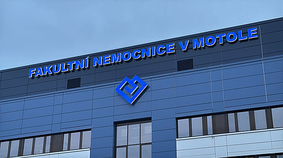 Policisté zasahují ve Fakultní nemocnici v Motole. (24. února 2025)