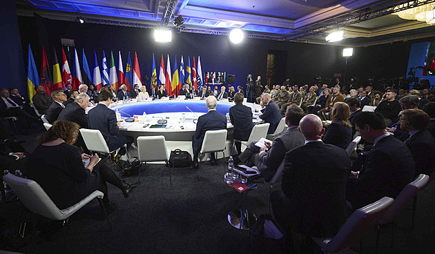 Rusko chystá další rok války, vzkázal Zelenskyj Evropě, která rozhoduje o půjčce