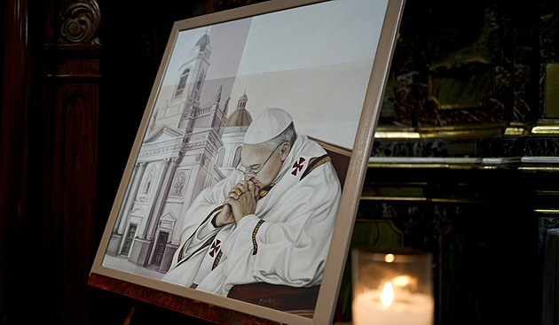 Vatikán po měsíci zveřejnil fotografii papeže. Čelím zkoušce, vzkázal František