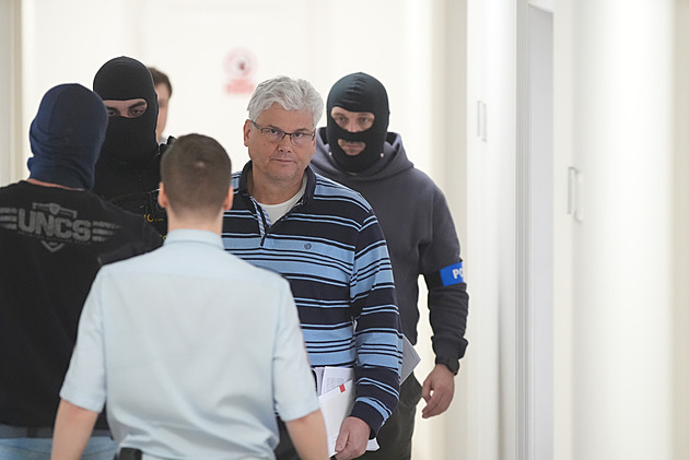 Rozkrádáme pod dohledem státu aneb Ředitel Motola Ludvík měl prověrku NBÚ