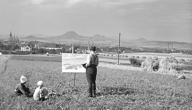 Louny na snímku Karla Goszlera ve chvíli, kdy je zvoval malí Václav Rabas....