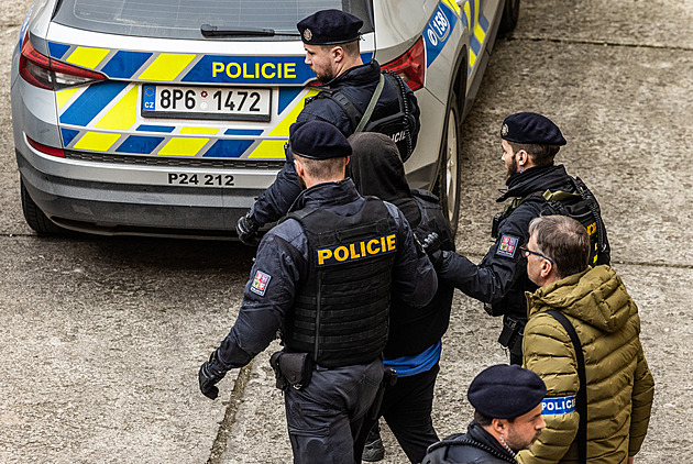Mladík obviněný z vraždy prodavaček stane před soudem. Jednání bude neveřejné