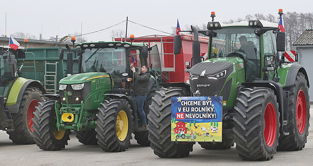 Traktory blokovaly hraniční přechody. Ze zemědělců jsou úředníci, vadí agrárníkům