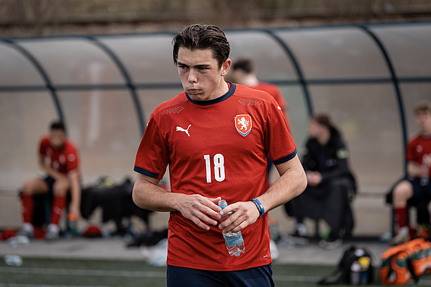 Buffon nasázel hattrick, devatenáctku dotáhl k postupu z první příčky