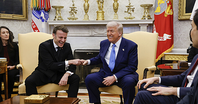 Macron krotil Trumpa: Nemůžete vést obchodní válku současně s Čínou i s Evropou