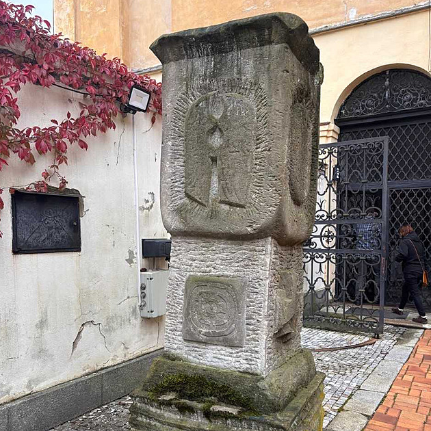 Drátnou sochu s názvem Vulpes Gott Dratoslav von Mischling neboli Slávek od...