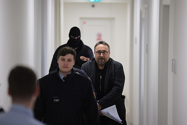 V kauze Motol schválil soud i pátou vazbu. Žalobkyně stíhá celkem 18 lidí