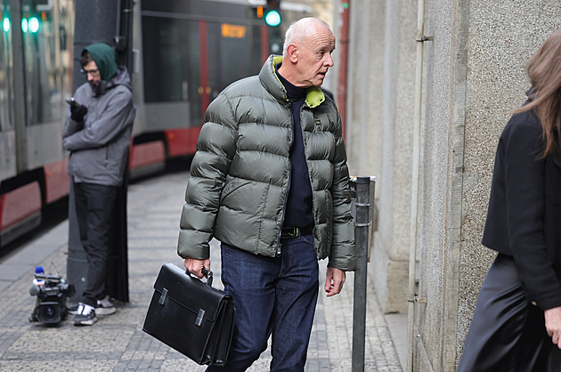 Pět obviněných z kauzy Motol zůstává v zadržení, čtyři jsou v návrhu na vazbu
