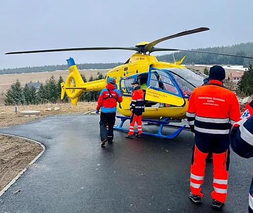 Polského turistu, který spadl z lanovky na Klínovec, transportovali záchranái...