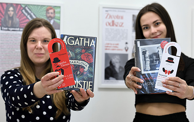 Chebské knihovnice Petra �nejdarová a Veronika Maydlová p�ipravily výstavu ke...