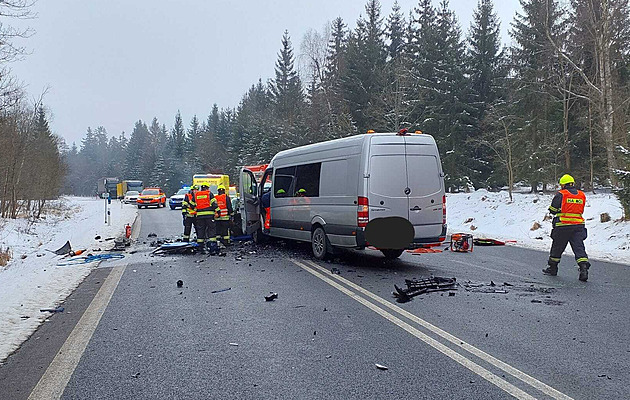 Tragická nehoda zastavila hlavní tah z Varů do Plzně, jeden člověk nepřežil