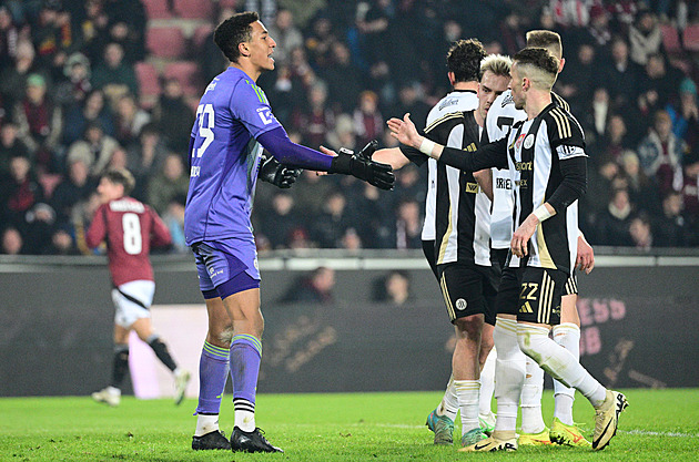 Reprezentační brankář míří z Budějovic do Zbrojovky. Zazářil před rokem se Spartou