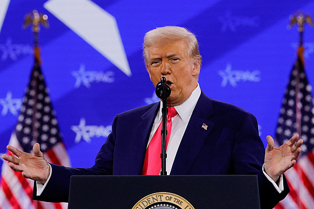 Celní válka mezi USA a EU na obzoru. Brzy zavedeme 25procentní cla, řekl Trump