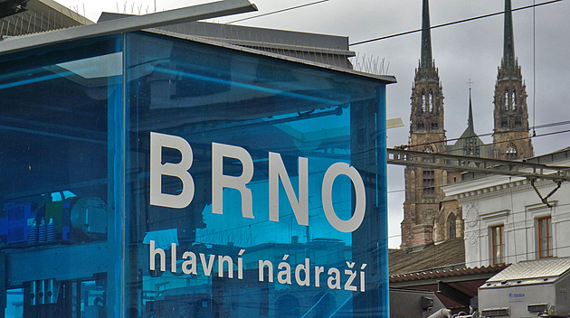 Ostudu před brněnským nádražím město, stát ani policie zřejmě nehodlají řešit