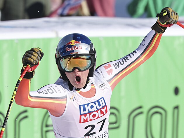 Nad�en� n�meck� ly�a�ka Emma Aicherov� se raduje po senza�n�m druh�m m�st� ve...