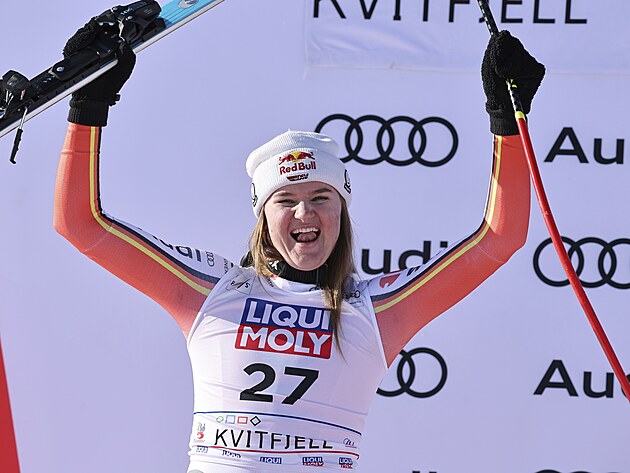 Emma Aicherov� z N�mecka slav� druh� m�sto ve sjezdu Sv�tov�ho poh�ru v...