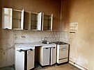 Na�loutl� st�ny jsou v zanedban�m byt� nikoliv od barvy, ale od cigaretov�ho...