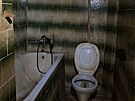 P�vodn� stav koupelny jednoho z vybydlen�ch m�stsk�ch byt� v brn�nsk�ch...