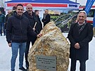 Brnnsk radn pro dopravu Tom Kratochvl (druh zleva) na zahjen stavby...