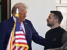Americký prezident Donald Trump vítá ukrajinského prezidenta Volodymyra...