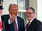 Americký prezident Donald Trump a britský premiér Keir Starmer p�i setkání v...
