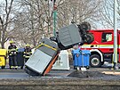 V Praze v ulici Blohradsk se pevrtil vz, kter zamet chodnky. (24. nora...