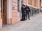 Na n�m. Gener�la Kutlva�ra v Praze 4 mu� v dom� vyhro�oval sebevra�dou. P�i...