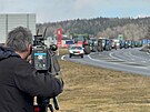 Na hranin pechod Folmava na Domalicku pijela kolona asi 30 traktor a...