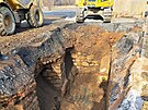 Kvli objeven zklad star budovy pi budovn kanalizace ve starch Lobzch...