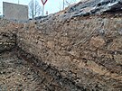 Kvli objeven zklad star budovy pi budovn kanalizace ve starch Lobzch...