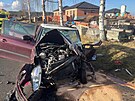Po nehod dvou aut v Sopei na Pardubicku byly dv osoby se stedn tkmi...